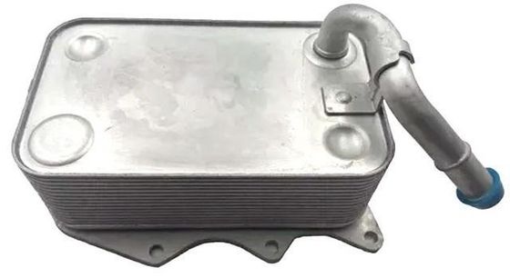 057117021P อะไหล่เครื่องยนต์ เครื่องเย็นน้ํามันสําหรับ AUDI A8, PORSCHE Cayenne, VW TOUAREG